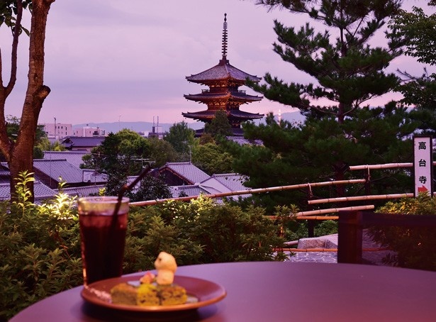 京都の名所から雅な景色が楽しめるオープンカフェが人気 ウォーカープラス