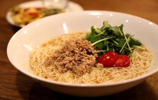 「パクチーそうめん＆パクチー・小柱・季節野菜のかき揚げセット」(1400円)