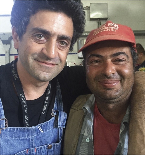 【写真を見る】元シルクドソレイユの綱渡り芸人という経歴を持つセドリック・カサノヴァ