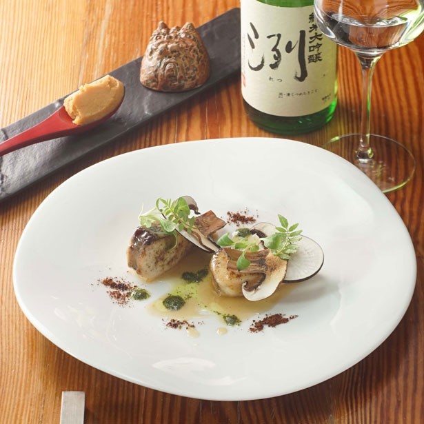 同店が提供するのは、ストーリーのあるコース料理。日本酒や焼酎、ワインなど、料理に合うお酒も充実している