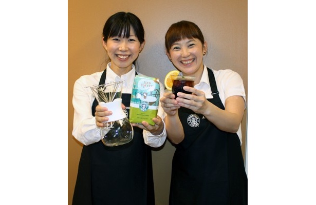 このモテ・アイスコーヒーを教えてくれたのは、「スターバックス コーヒー ジャパン」の北森さん（左）と森さん（右）