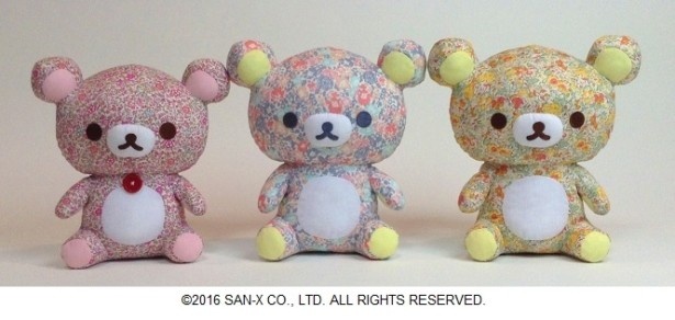 「リバティ×リラックマぬいぐるみ リラックマ」(2種類、各税抜4300円)、「リバティ×リラックマぬいぐるみ コリラックマ」(各税抜4000円)