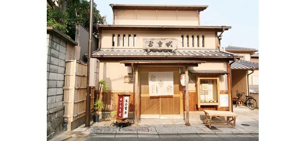 家庭的なそば店で、女性一人でも気軽に入れる雰囲気がうれしい/ひさご