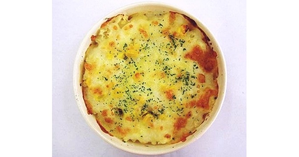 2種の北海道産チーズをかけてこんがり焼き上げた「ポテトのチーズ焼き」（298円・北海道、沖縄以外の店舗で販売）