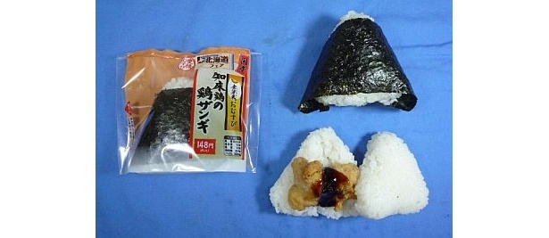 知床鶏を使用した「金芽米直巻おむすび 鶏ザンギ」（148円・北海道以外の店舗で販売）