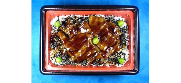 北海道産豚肉を使用し、しつこくない甘さに仕上げた「豚丼」（340円）