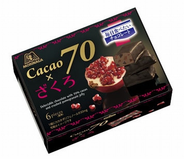 【写真を見る】カカオ分70％のチョコレートにザクロゼリーを組み合わせた「カカオ70×ざくろ」(356円)