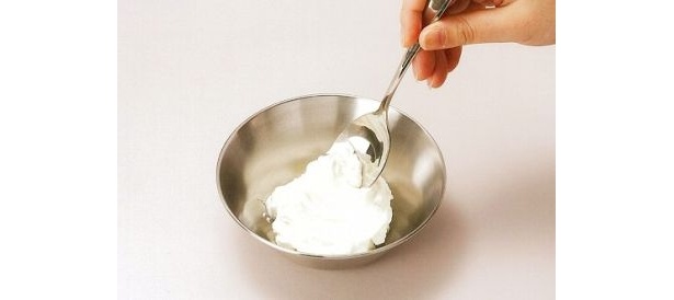 付属のホイップクリームは冷たい牛乳を入れてかき混ぜるだけ