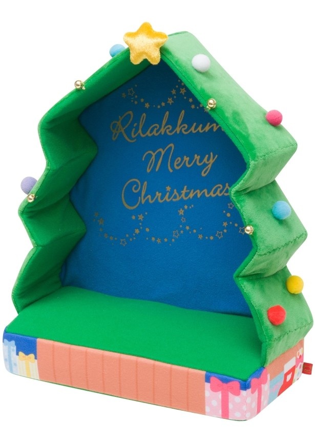 クリスマスツリーを象ったボックスの背面には“Rirakkuma Merry Christmas”の文字が