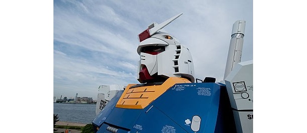 激レアなアングル満載！“実物大ガンダム写真集”の中身