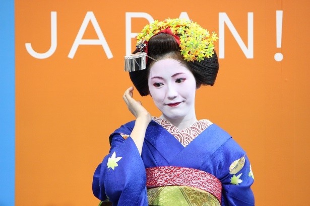 仕草も優雅