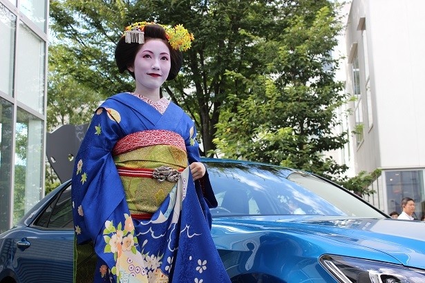 「私もいつか運転免許を取って、カッコよく運転したい」と語った