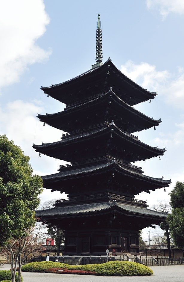 京都のシンボル的存在の五重塔が立つ世界遺産・東寺周辺は人気のエリアだ！