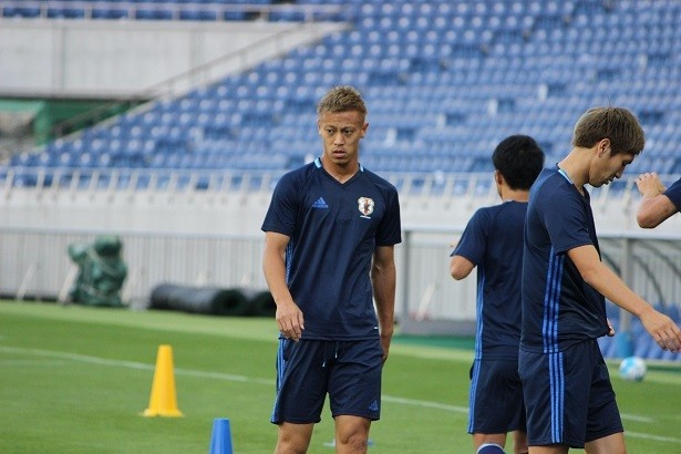 【写真を見る】前日練習での本田圭佑選手らの様子をチェック