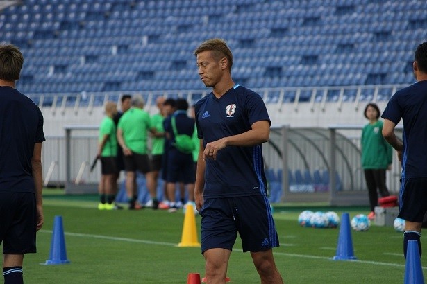 前日練習で気合の入る本田圭佑選手