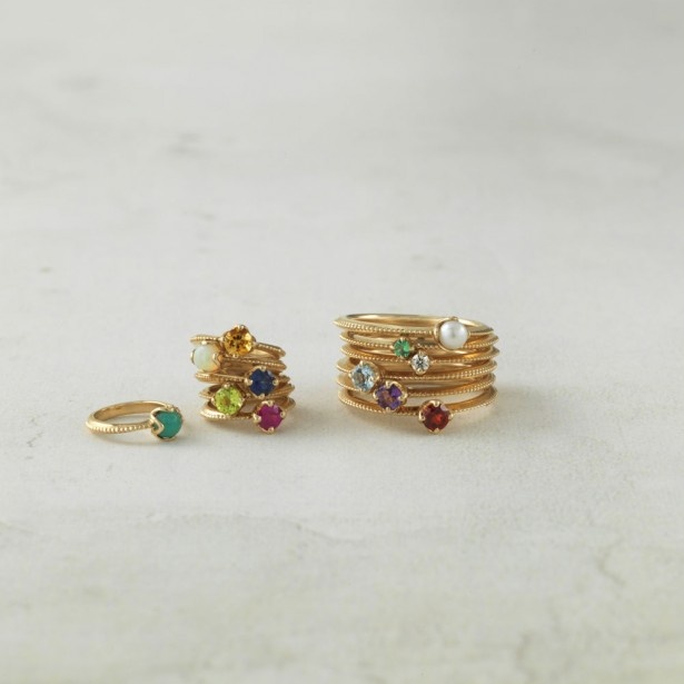 Baby ring ＆ Mother ring　ヨーロッパでは赤ちゃんが生まれた記念に健やかな成長を願って、誕生石の入ったベビーリングを贈る習慣があるそう