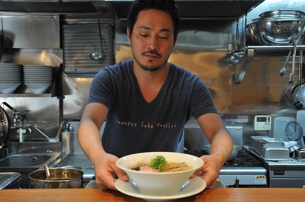 【写真を見る】店主の大西祐貴さんが作りだす至高の一杯