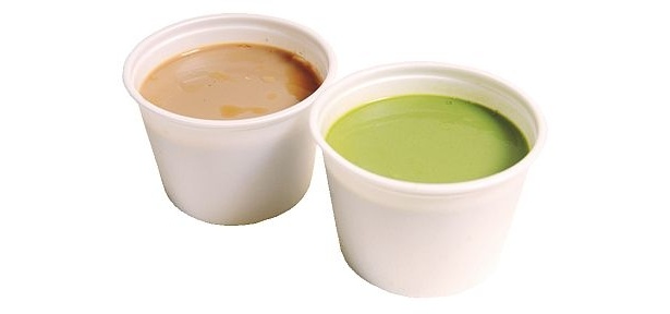 「珈琲豆腐」（左）には、仲間の抹茶豆腐（各￥220）もある