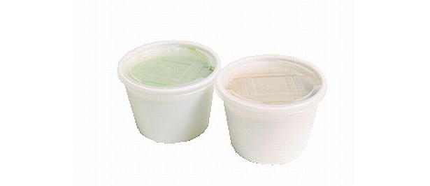 「珈琲豆腐」のパッケージ。ほろ苦い珈琲味の豆腐に黒蜜をかけると、なんとおもたせにぴったりな甘味に変身！