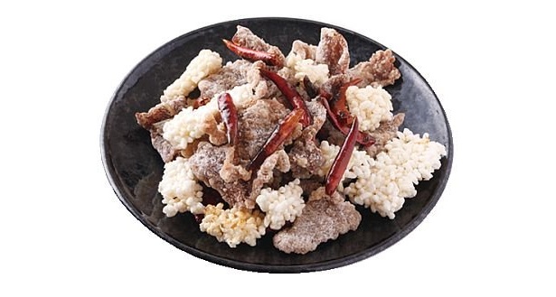 廣翔記 四川館でもう1品辛さがほしい時は「牛肉とおこげの辛子炒め」（￥1890）。酒のつまみにもいい