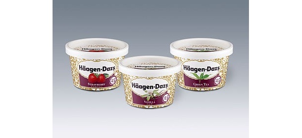｢ハーゲンダッツ アイスクリーム ミニカップ『25周年記念パッケージ』｣。昔のデザインに近いもの(284円)