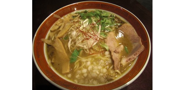 濃厚な鶏白湯スープが特徴の智勇らーめん