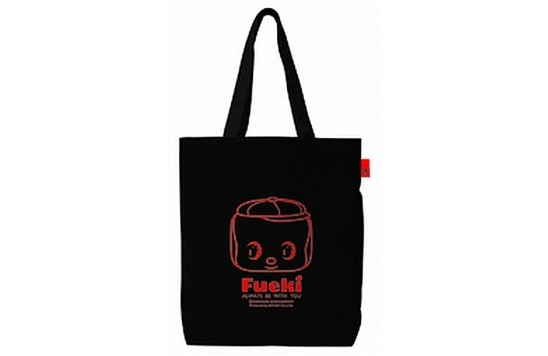 黒なので服とも合わせやすい！ROOTOTEトール(1575円/ROOTOTEとのコラボ)