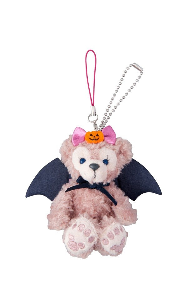 コウモリに仮装するシェリーメイ。ピンクのリボンがかわいい！「ストラップ」(1500円)