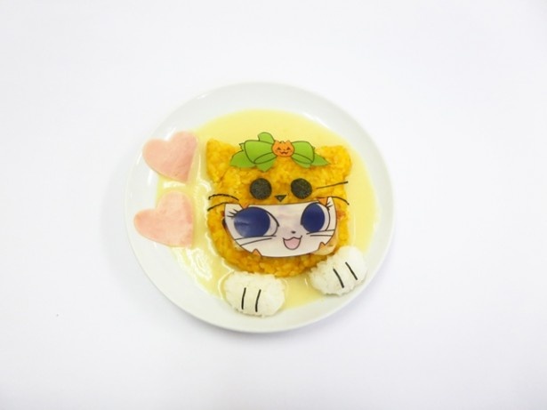 ナジャミーの顔を象った「ナジャミーのいたずらシチュー!?カレー」(730円)