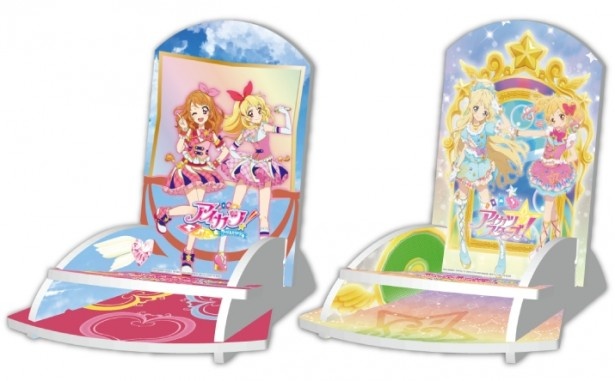 【写真を見る】オリジナルデザインのスマホスタンドなど、ファンにはたまらないアイテムがずらり
