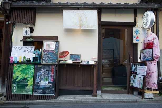 ｢茶寮・和香菜｣の外観。2階ではレンタル着物ショップも展開