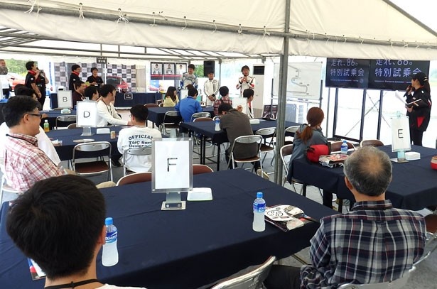 緊張の面持ちで迎えた特別試乗会オープニング