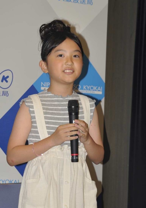 子供時代のすみれは引っ込み思案で自分の思いをなかなか伝えられないが、芯の強い少女。渡邉このみが好演している
