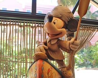 テーマは冒険！ディズニーホテル「ディスカバー」の館内を徹底紹介