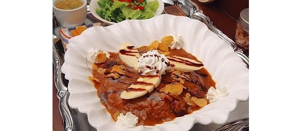カレーにパフェが…驚愕の「バナナパフェ風カレーセット」画像
