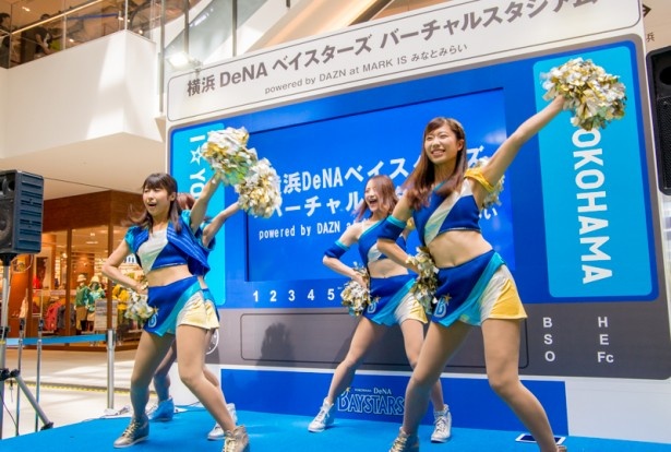 横浜DeNAベイスターズのサポートガールズユニット「diana」が球団歌「熱き星たちよ」を披露