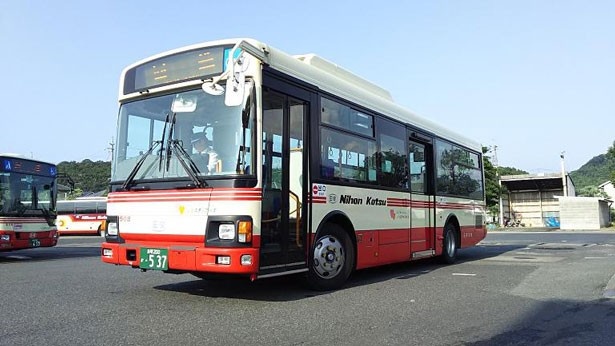 イベントで展示されるノンステップバス
