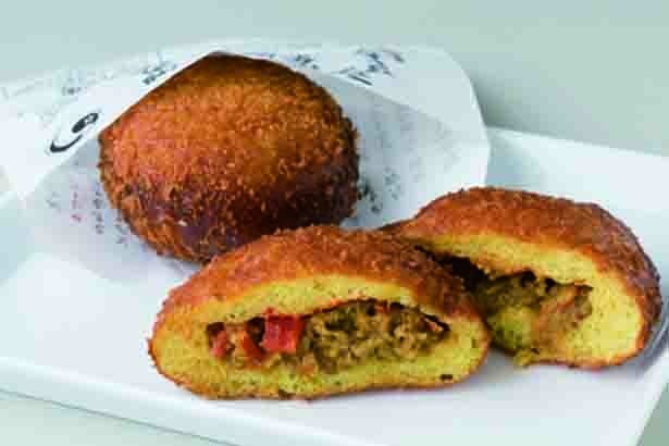 高久製パンの弦斎カレーパン200円（1個）