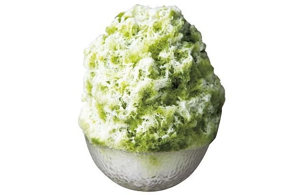 濃厚な抹茶シロップと練乳をふんだんにかけ回した気メニュー「抹茶ミルク」。年齢を問わず女性 からの支持が高い