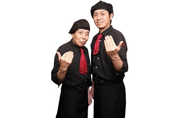 麒麟園のご主人宮路さん（左）と2代目の亮さん。「辛いだけはつまらないので旨味を残すように工夫してます！」とのこと。激辛麻婆豆腐（￥900）もオススメ