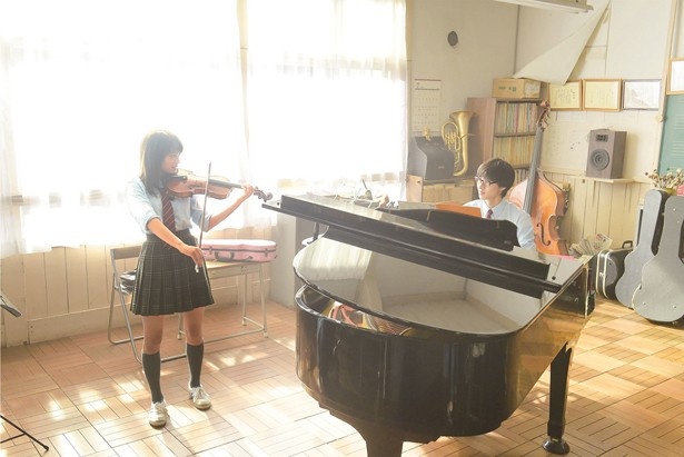 広瀬と山崎が猛練習したという演奏シーン!