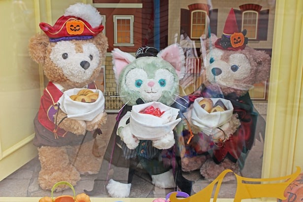 「マクダックス・デパートメントストア」ショーウィンドウ