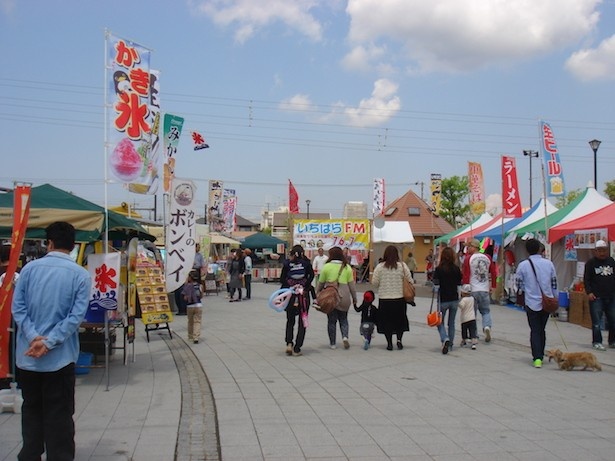 【写真を見る】30店舗が出店の「千葉県ラーメン選手権2016」はフェスティバルウォーク蘇我にて開催