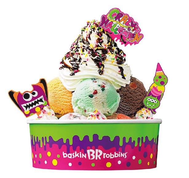 キッズサイズのアイスクリームを10個も使用した「Crazyyy Party Sundae」(2500円)はイートイン限定