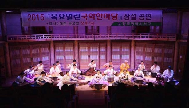 韓国の風流会「竹禪房」（写真）は、10月1日(土)17：45～、ランドマークプラザにて、中国の楽団と共に演奏を行う