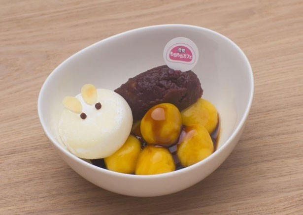 十五夜限定メニューの「お月見雪見」(500円)。カボチャの白玉と小豆あん、「雪見だいふく」の組み合わせ