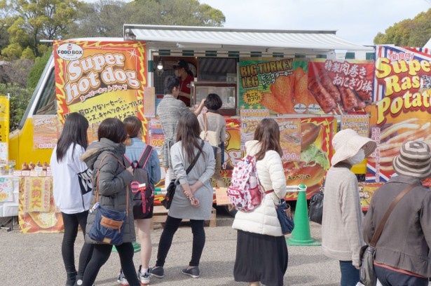 キッチンカーは日替わりで登場。どんなメニューに出合えるかは会場を訪れてのお楽しみだ