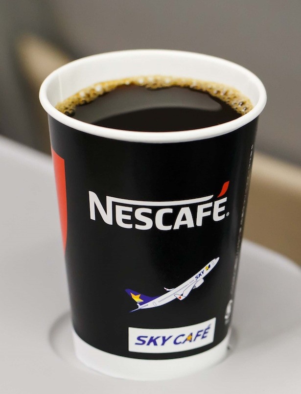 機内でもネスカフェのコーヒーでほっと一息