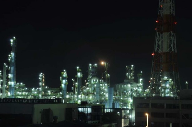 日鐵住金建材(株)津波避難タワーからの工場夜景。雨も上がり、光がきれい