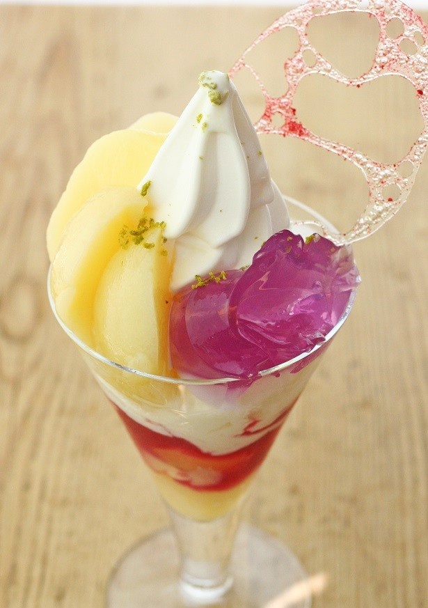 「白桃とフローズンヨーグルトのパルフェ」(980円)